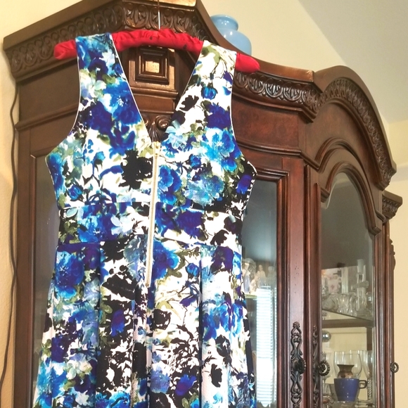 Haute monde dress - Picture 2 of 5